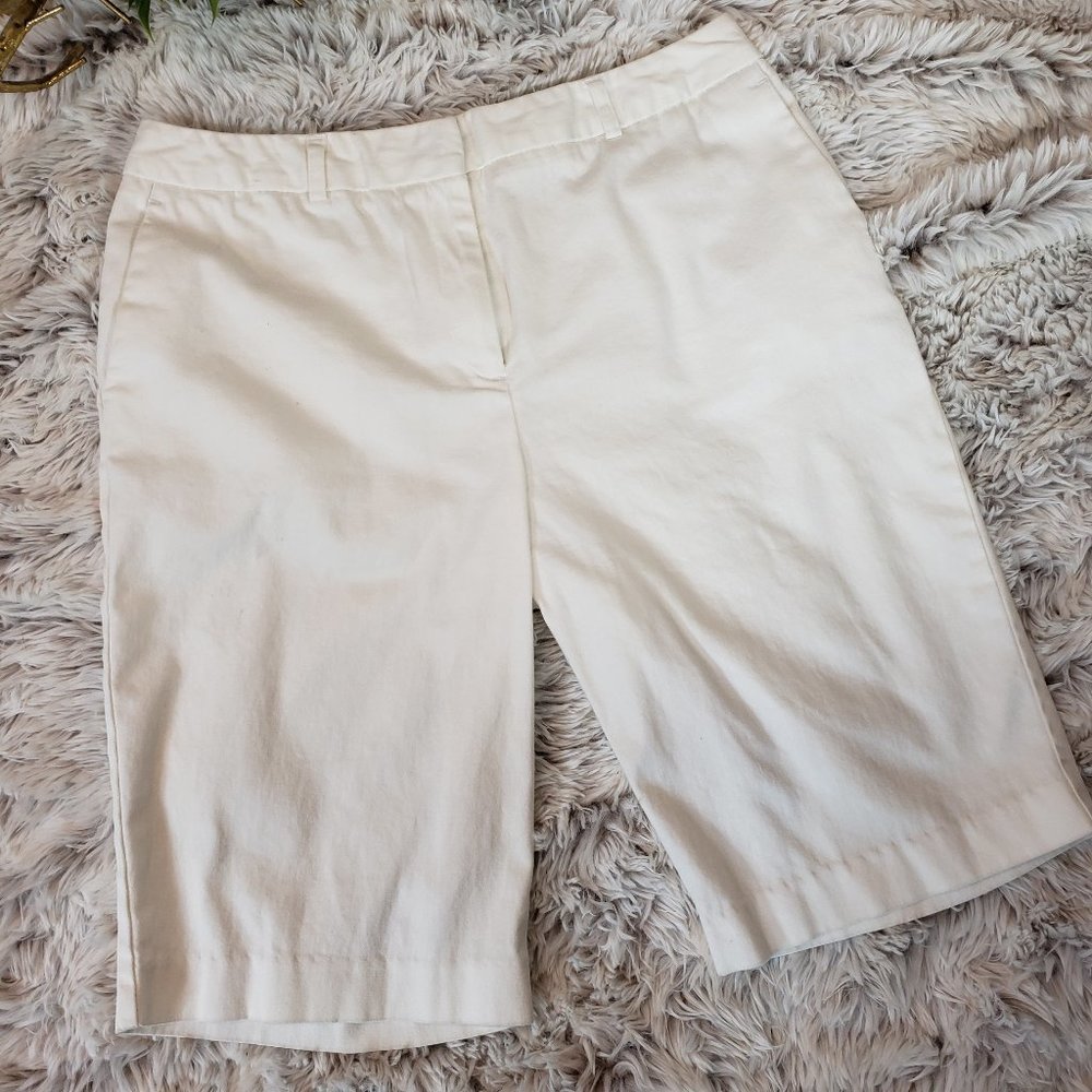 JOSEPHINE CHAUS WHITE SHORTS - SIZE 8